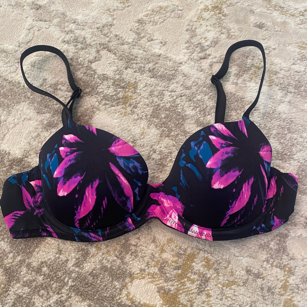 PINK Victoria Secret 34A wear everywhere t-shirt Bra